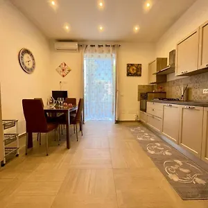https://lilybet-apartment.palermohotels.org